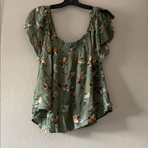 Xhiliration flirty crop tee